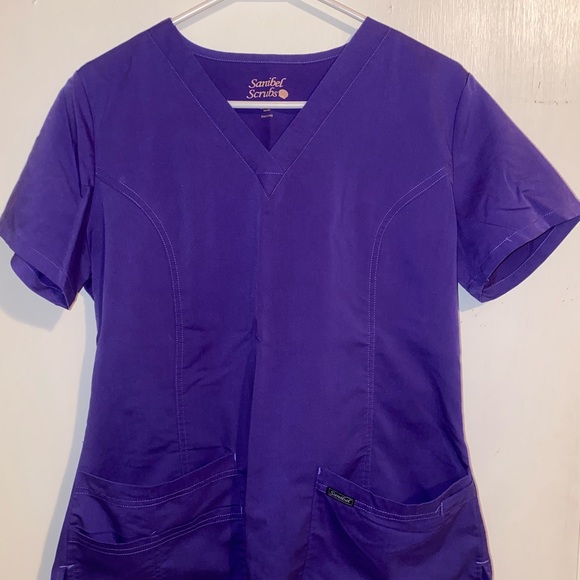 Scrub tops and pants - Picture 9 of 14